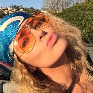 Meet Your Posher, Yvonne